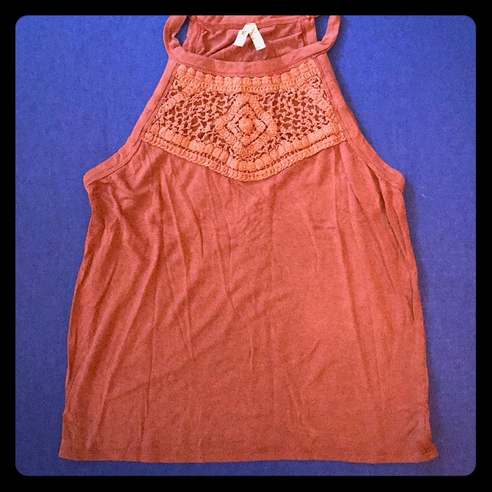 Sleeveless T-shirt